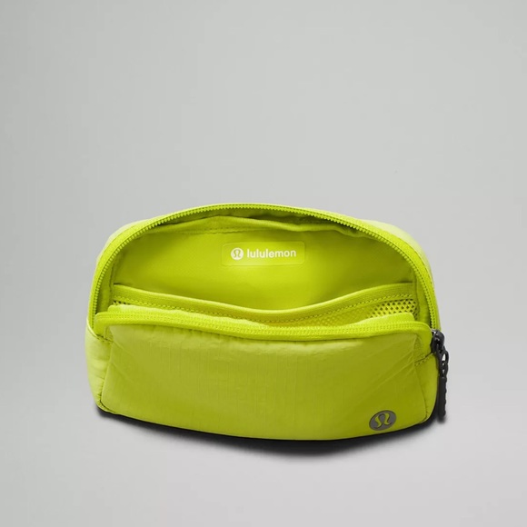 Lululemon Everywhere Belt Bag Mini Ripstop,Colour Lichen Lime/Traverse Grey, New - Picture 3 of 6